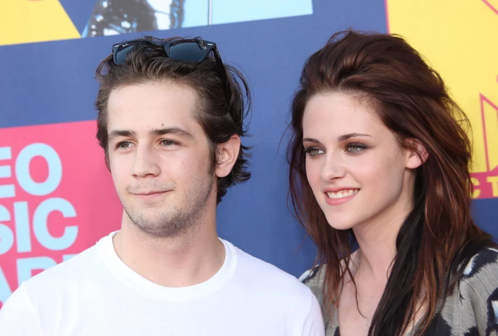 Kristen Stewart Relationships: From Robert Pattinson to Dylan Meyer